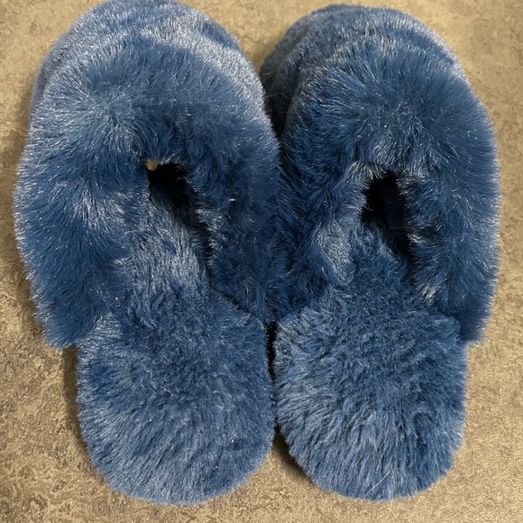 J.Crew Blie Faux Fur Slippers -NWOB - Picture 3 of 3